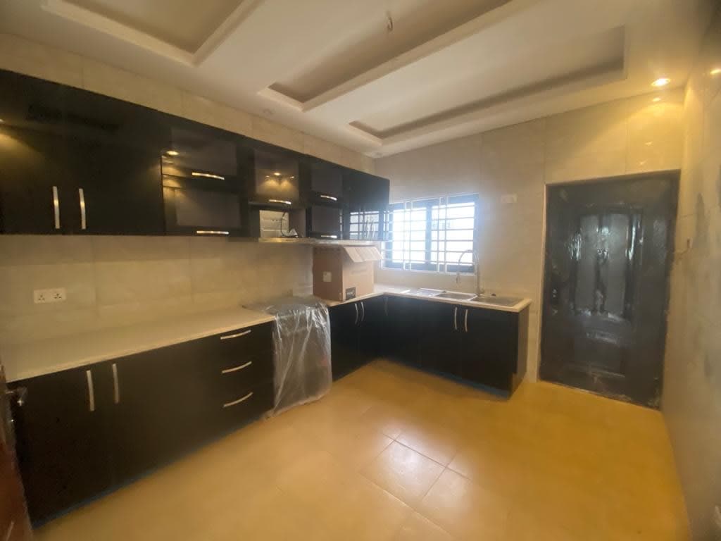3-Bedroom apartment for rent - Image 8